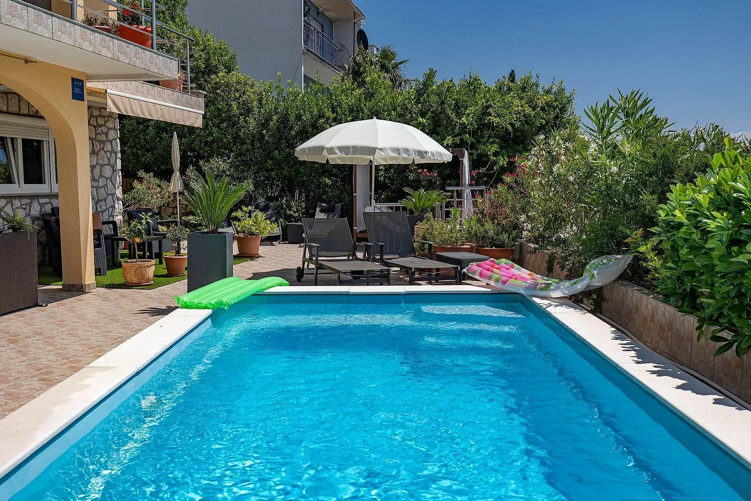 Malerisches Apartment Nur 200 Meter Zum Strand Mit Privater Terrasse, Grill, Pool, Lounge-Bereich Dramalj