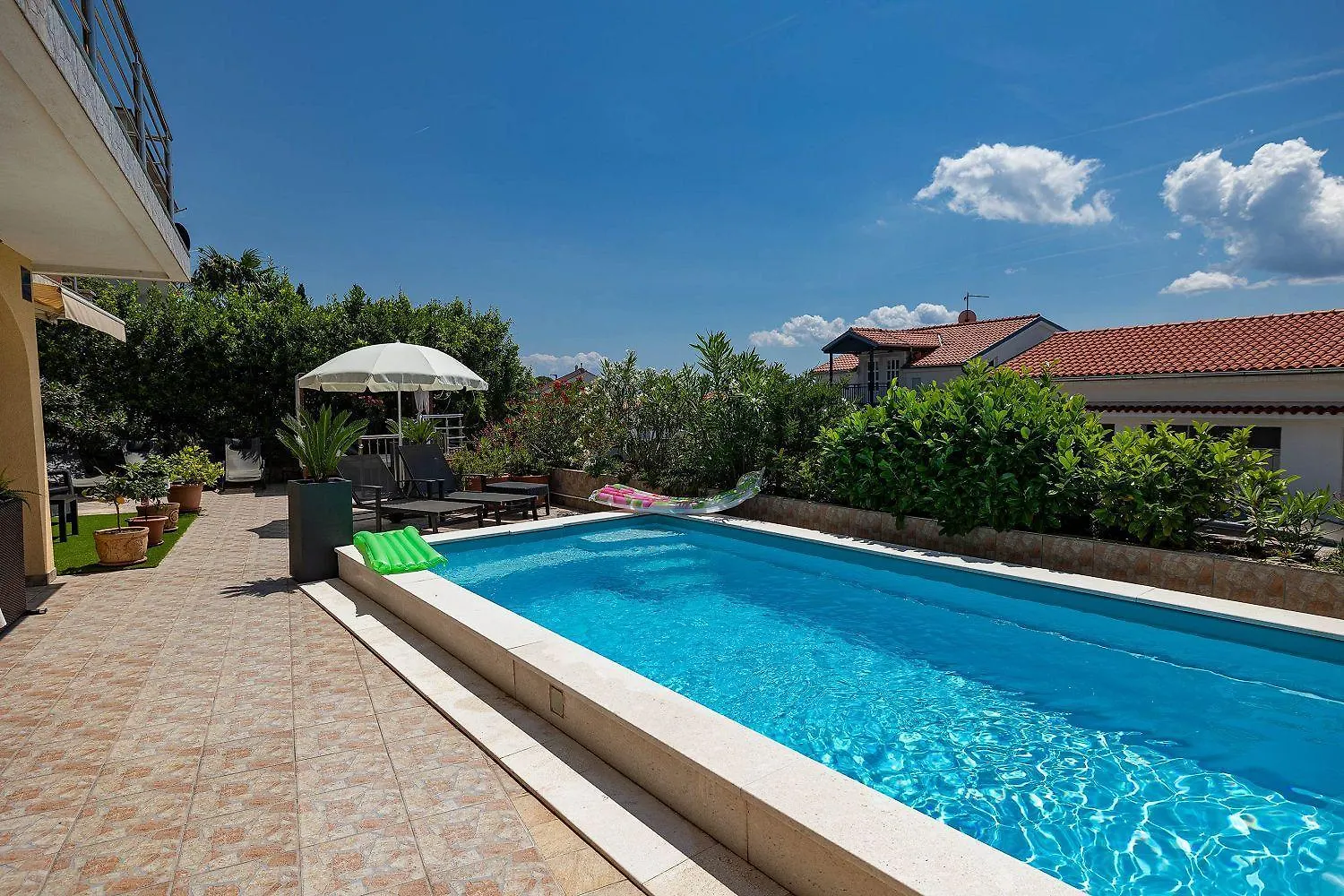 Malerisches Apartment Nur 200 Meter Zum Strand Mit Privater Terrasse, Grill, Pool, Lounge-Bereich Dramalj